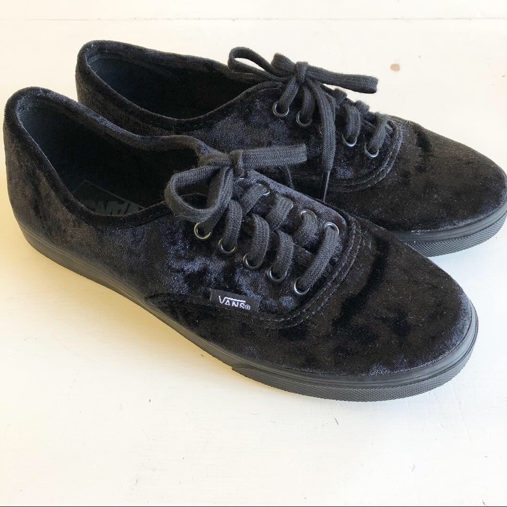 Black velvet low top vans 6.5